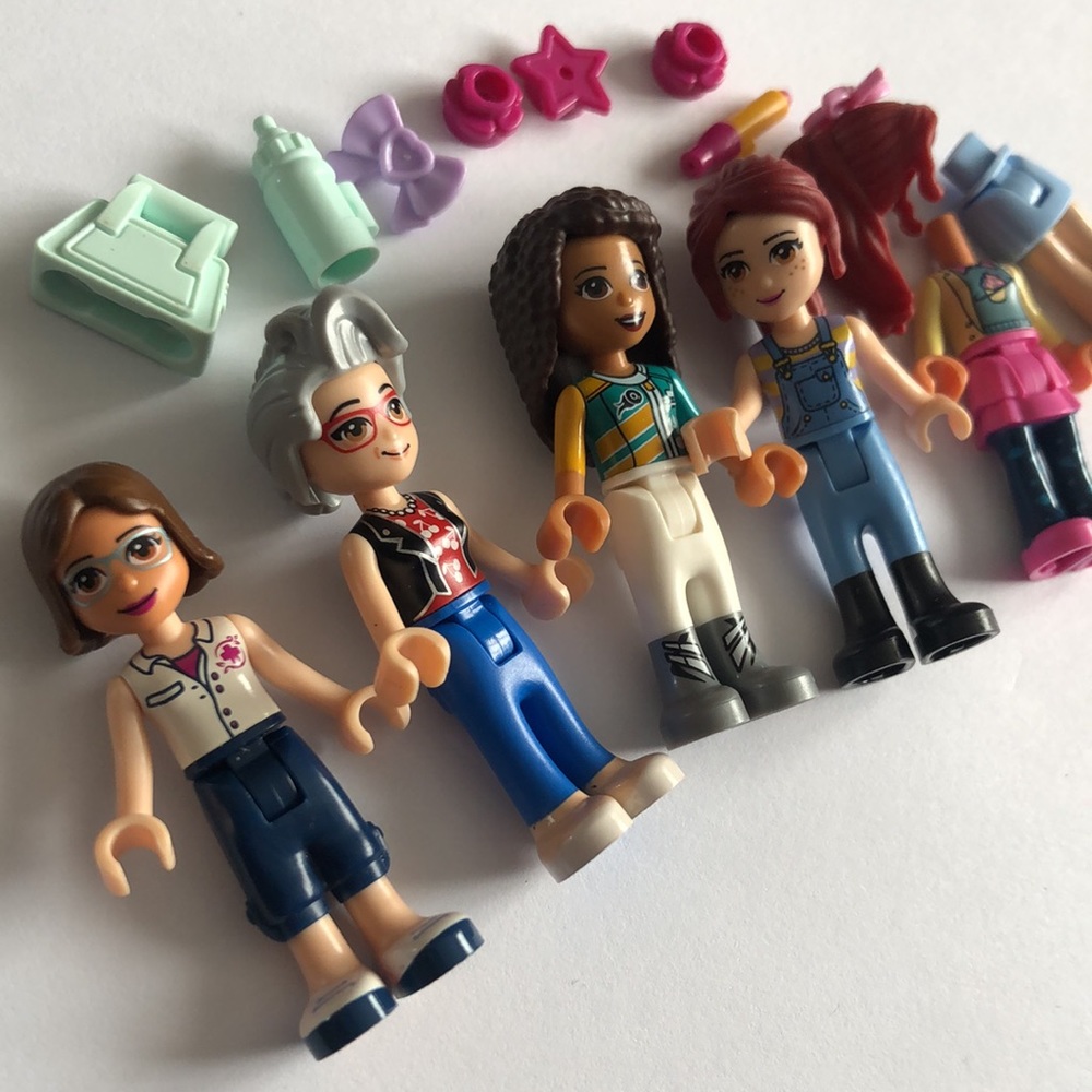 LEGO Friends Minifigs LEGO Friends Mia LEGO Dottie LEGO Andrea LEGO girls